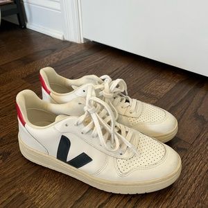 Veja v-12 sneakers, size 9 (womens)